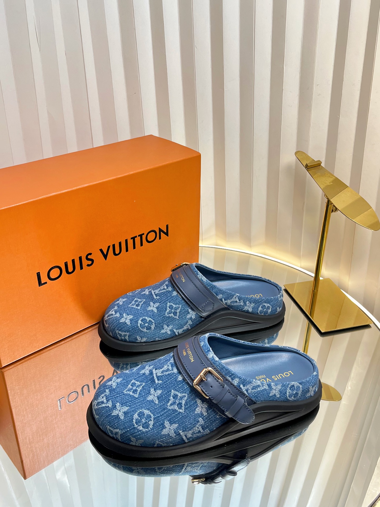 Louis Vuitton Slippers Wmns ID:20250801-118